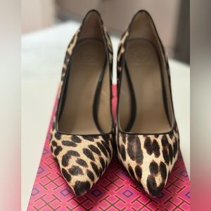 Tory Burch Elana 85mm Leo Leopard